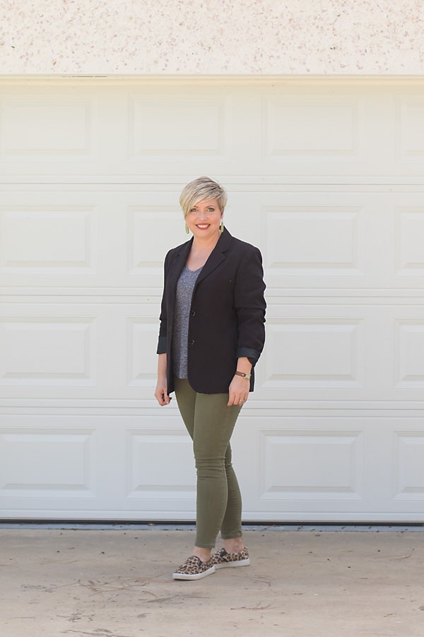 women's olive jeans outfit with black blazer