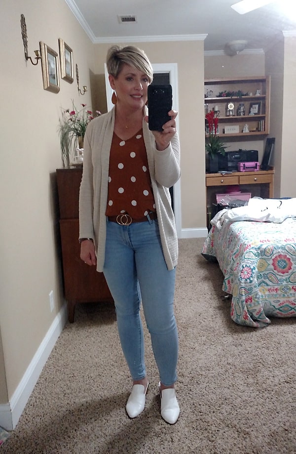 light wash jeans fall outfit