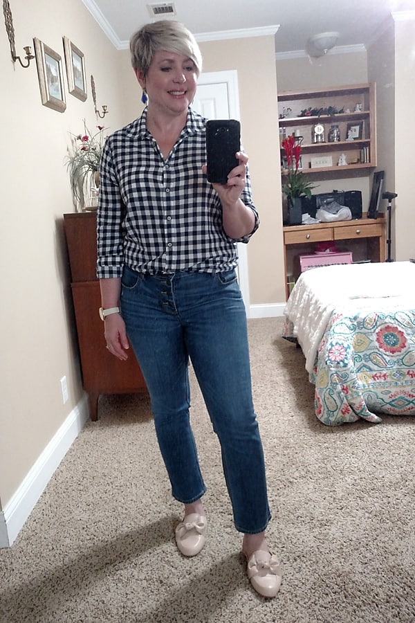crop jeans and gingham shirt spring outfit
