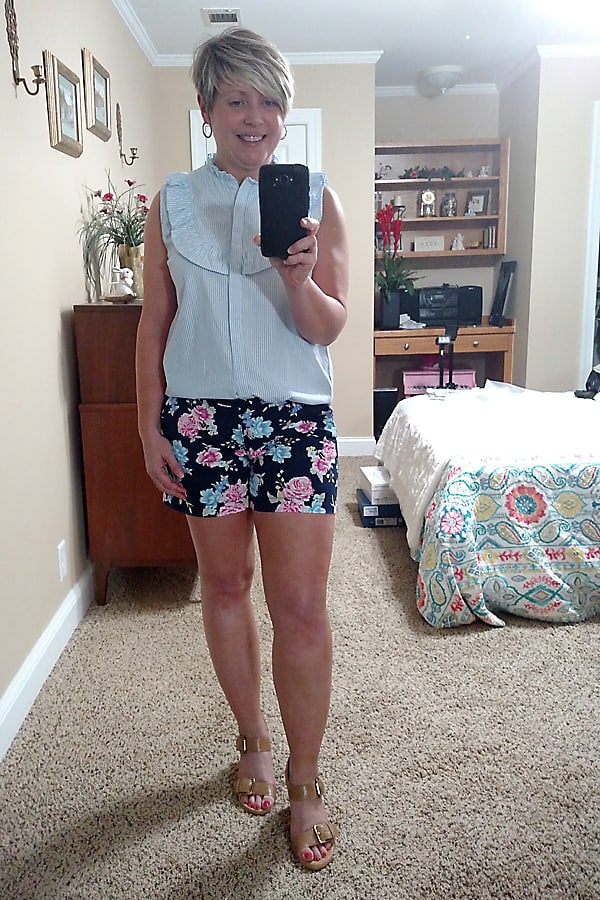 floral shorts outfit