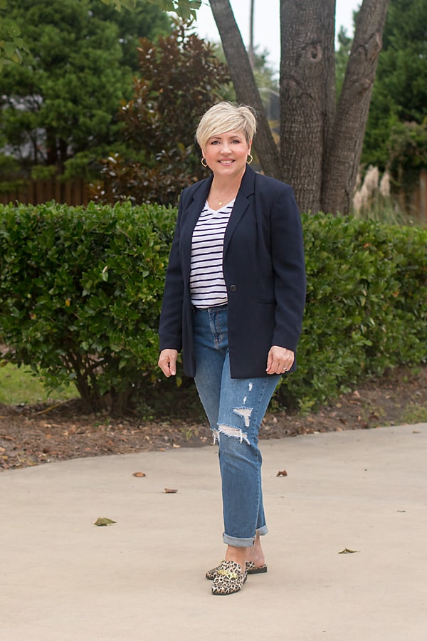 cute Thanksgiving Day outfit with boyfriend jeans